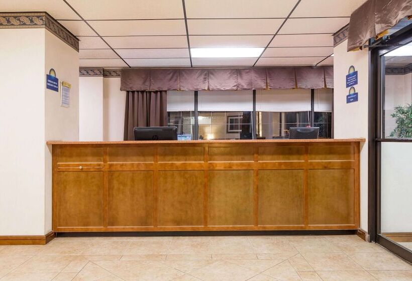 酒店 Days Inn By Wyndham Batesville