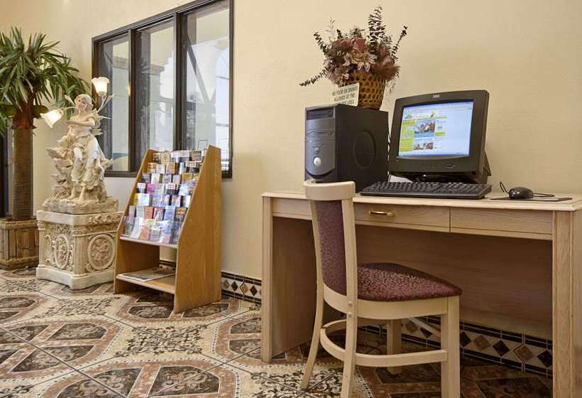 فندق Days Inn By Wyndham Carlsbad