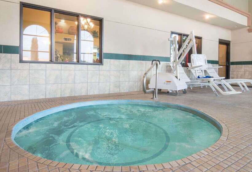 فندق Days Inn By Wyndham Carlsbad