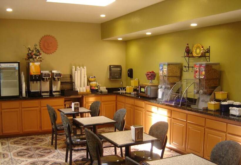 فندق Days Inn By Wyndham Carlsbad