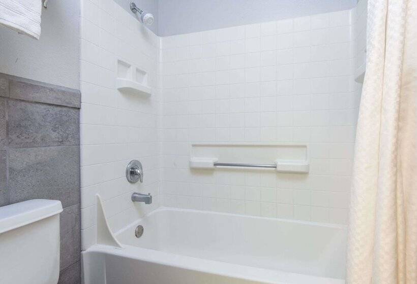 فندق Days Inn By Wyndham Carlsbad