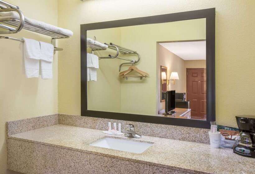 בית מלון כפרי Days Inn By Wyndham Childersburg