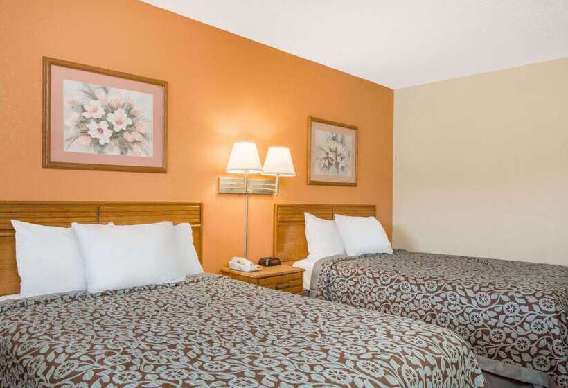 בית מלון כפרי Days Inn By Wyndham Childersburg