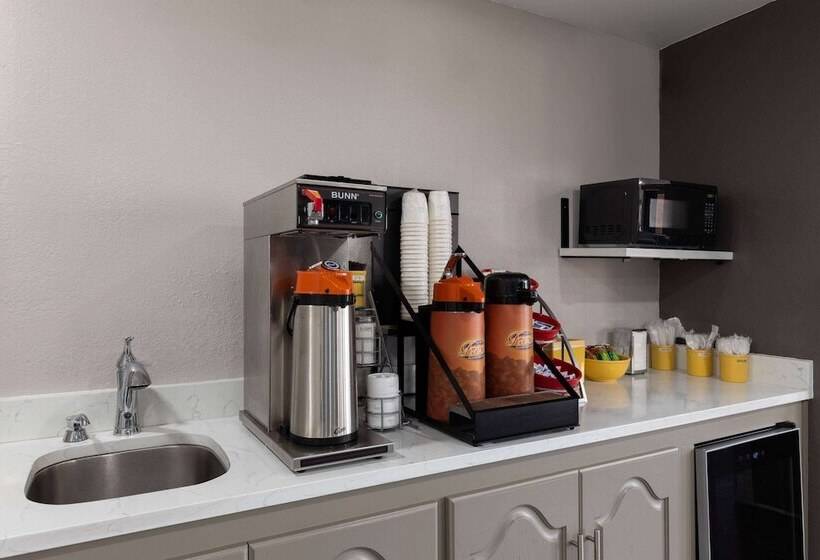 בית מלון כפרי Days Inn By Wyndham Childersburg