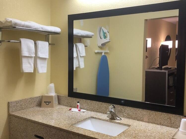 בית מלון כפרי Days Inn By Wyndham Childersburg