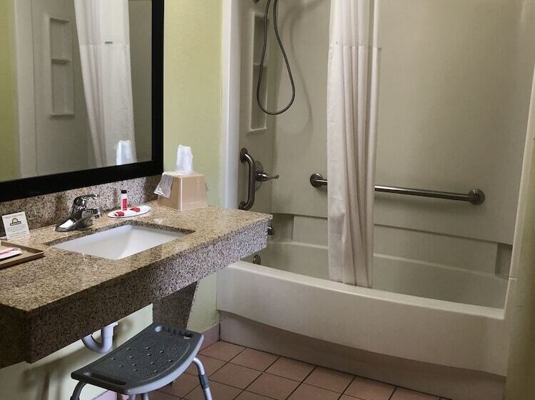 בית מלון כפרי Days Inn By Wyndham Childersburg