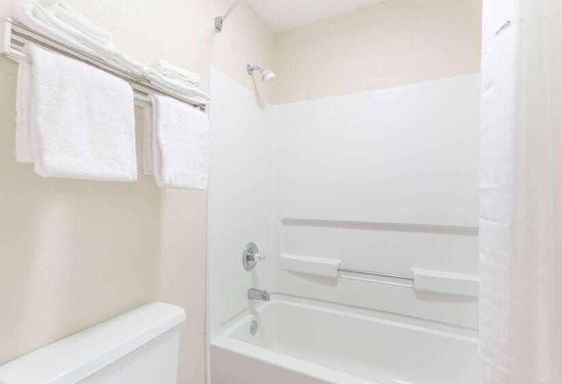 فندق Days Inn By Wyndham Clinton