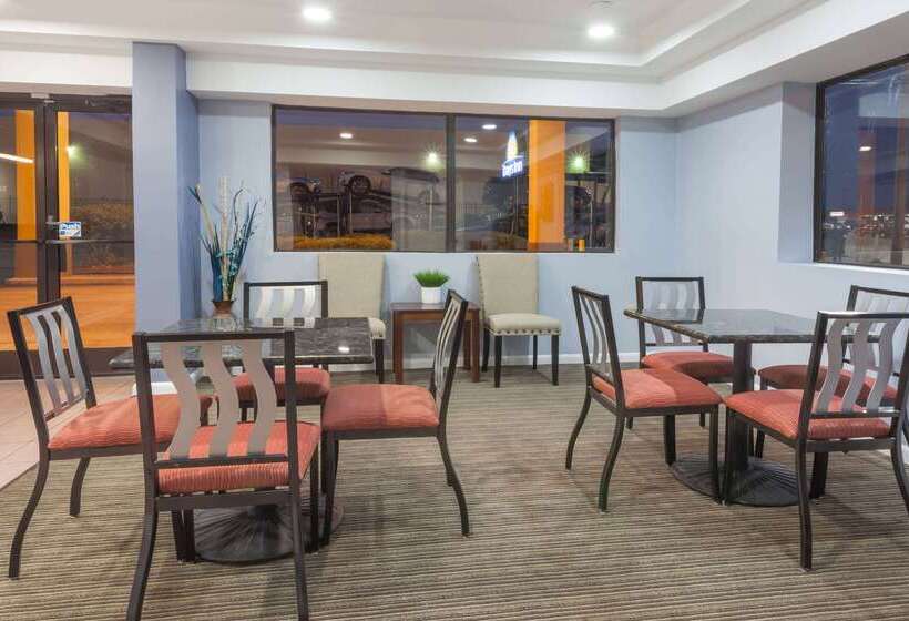 فندق Days Inn By Wyndham Clinton