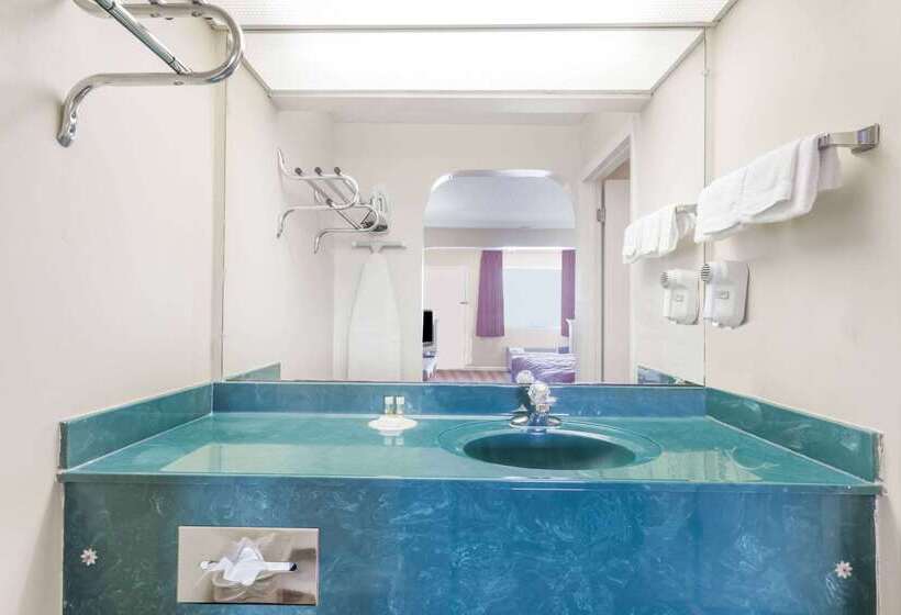 فندق Days Inn By Wyndham Clinton