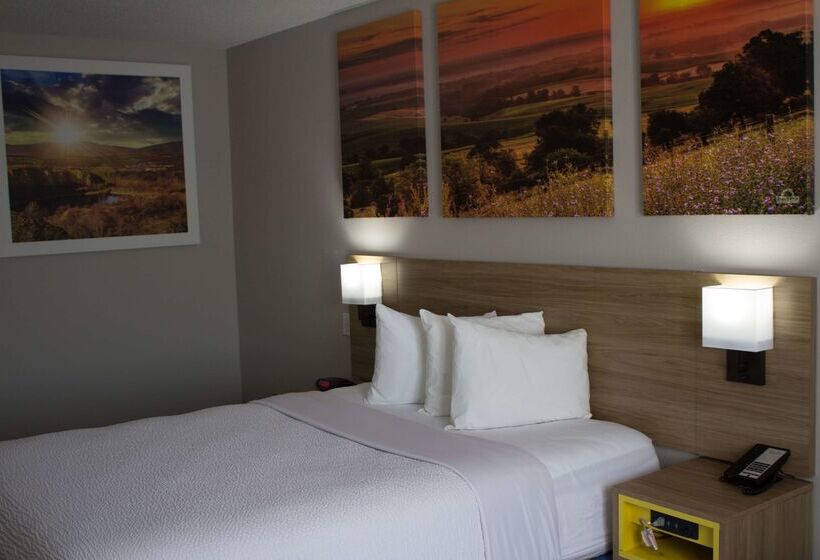 בית מלון כפרי Days Inn By Wyndham Colby