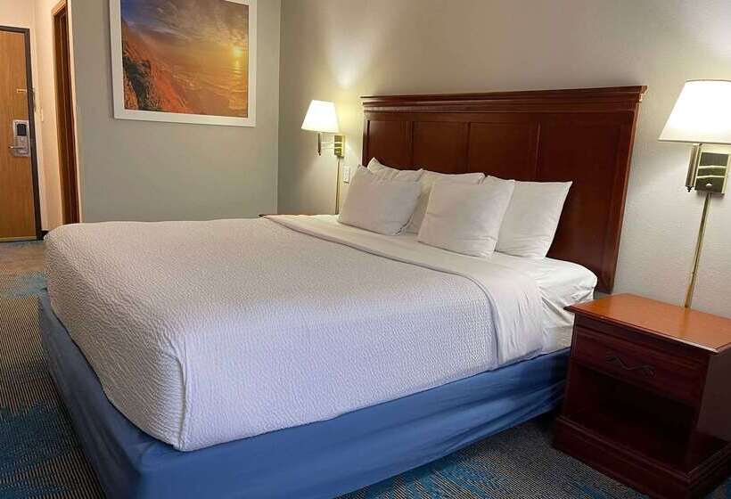 فندق Days Inn By Wyndham Colby