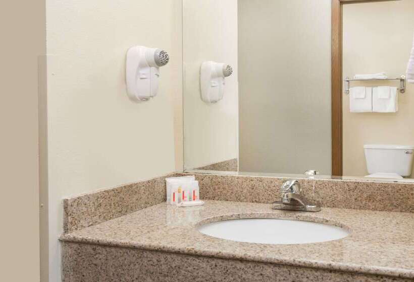 호텔 Days Inn By Wyndham Colby