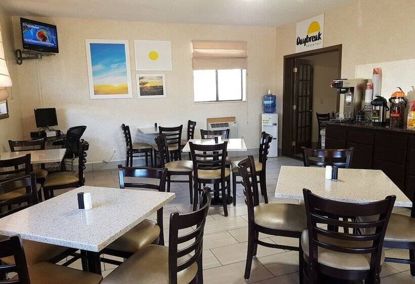 فندق Days Inn By Wyndham Cortez