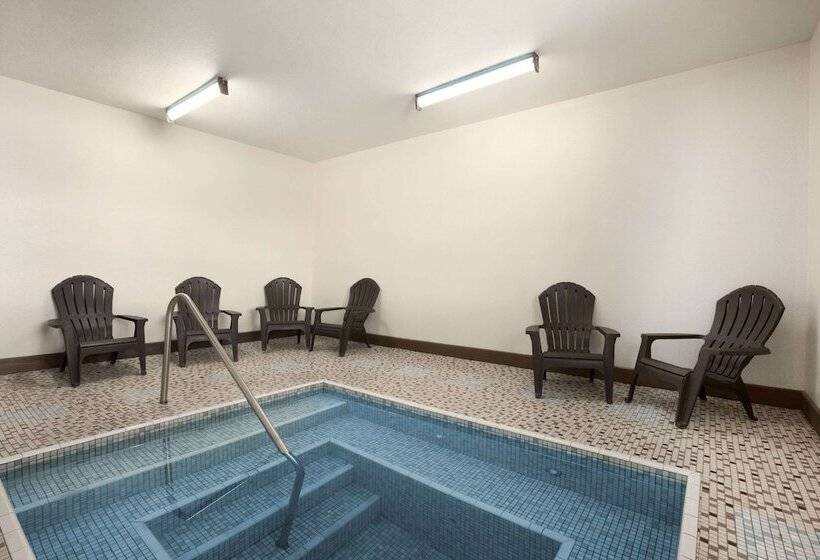 فندق Days Inn By Wyndham Cortez