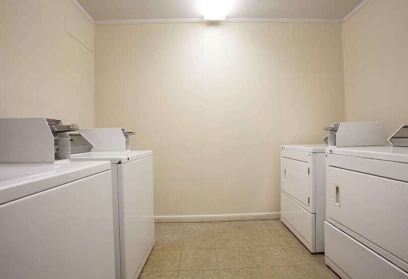 فندق Days Inn By Wyndham Daytona Beach Speedway