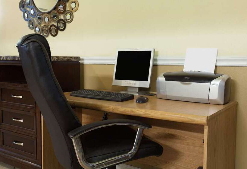 فندق Days Inn By Wyndham Daytona Beach Speedway