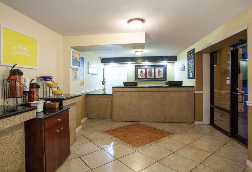 בית מלון כפרי Days Inn By Wyndham Daytona Beach Speedway