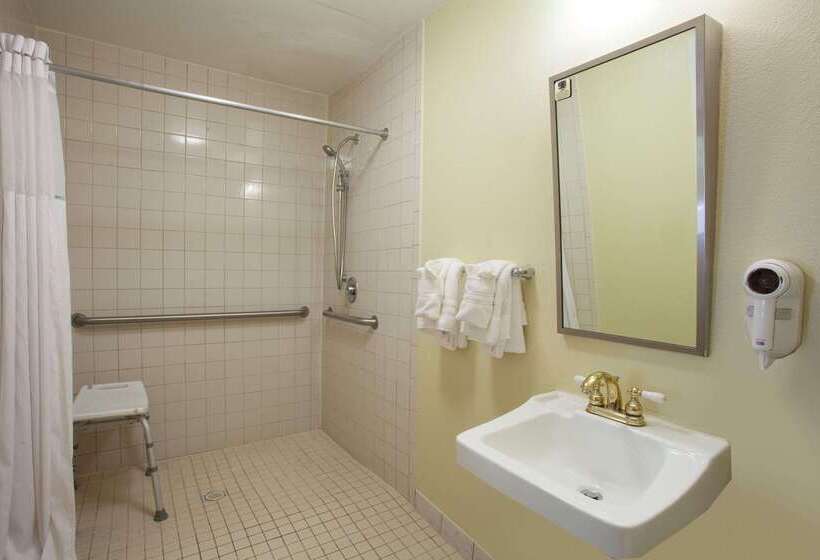 בית מלון כפרי Days Inn By Wyndham Daytona Beach Speedway