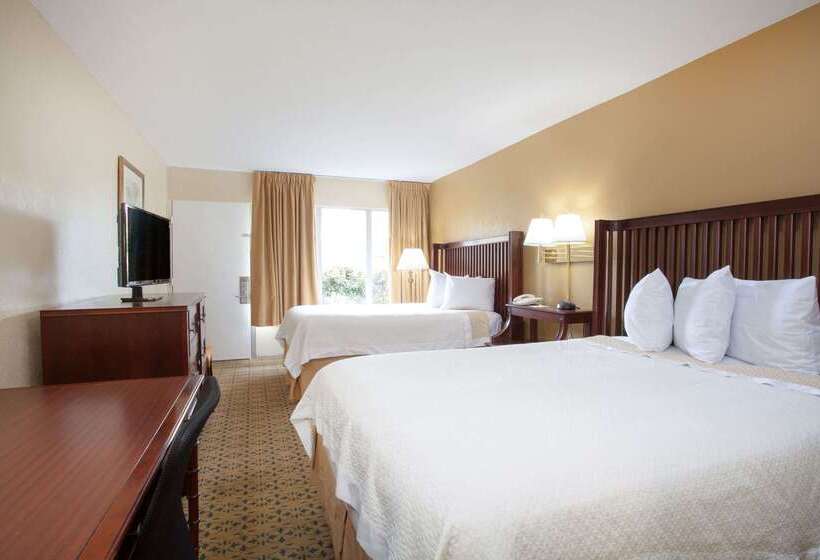 فندق Days Inn By Wyndham Daytona Beach Speedway