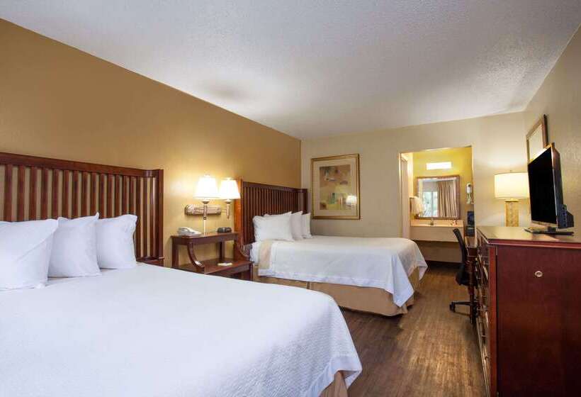 فندق Days Inn By Wyndham Daytona Beach Speedway