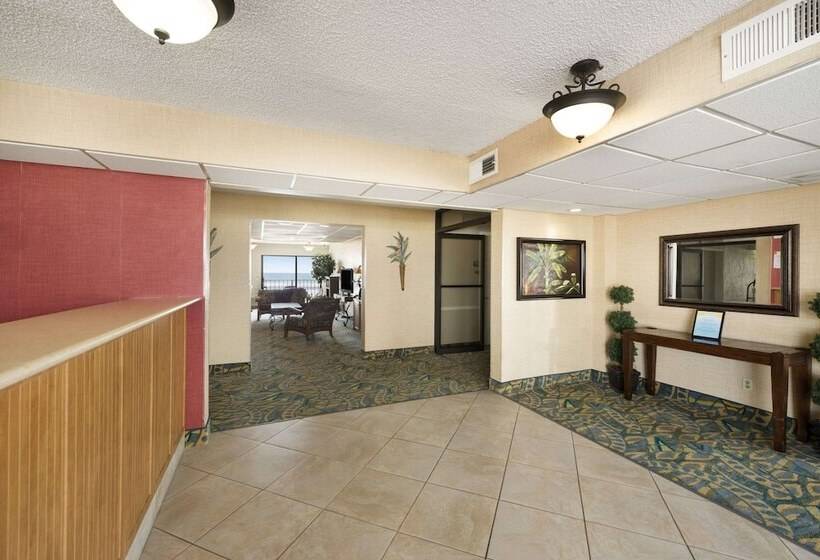 בית מלון כפרי Days Inn By Wyndham Daytona Oceanfront