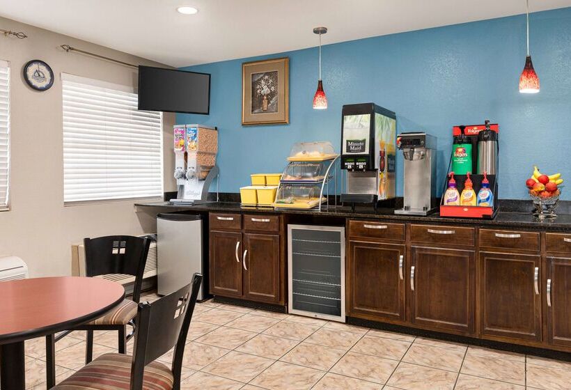 فندق Days Inn By Wyndham Demopolis