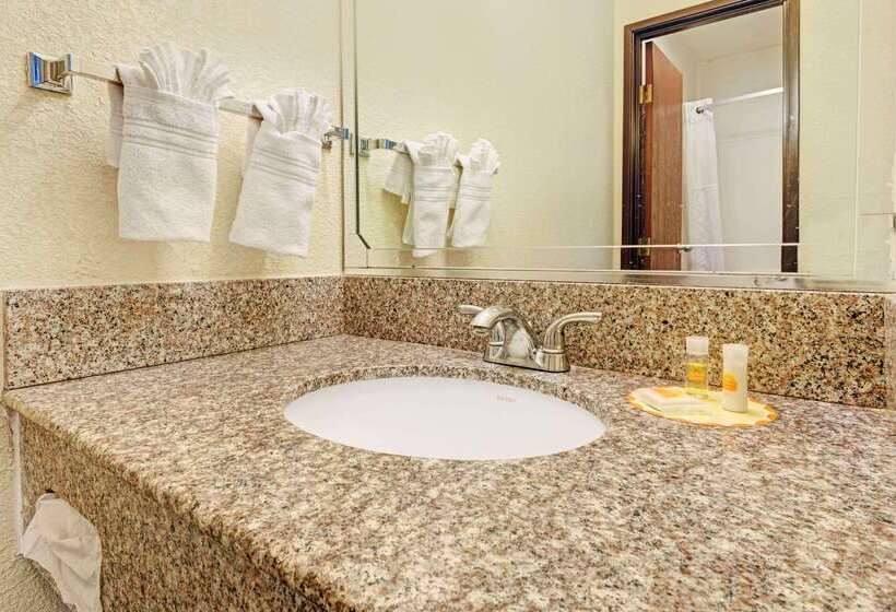 酒店 Days Inn By Wyndham Espanola