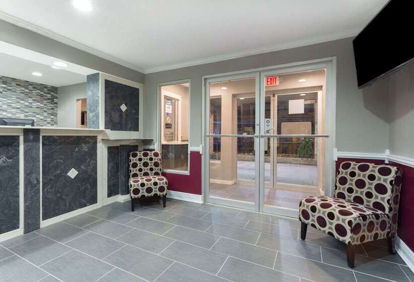 فندق Days Inn By Wyndham Forest