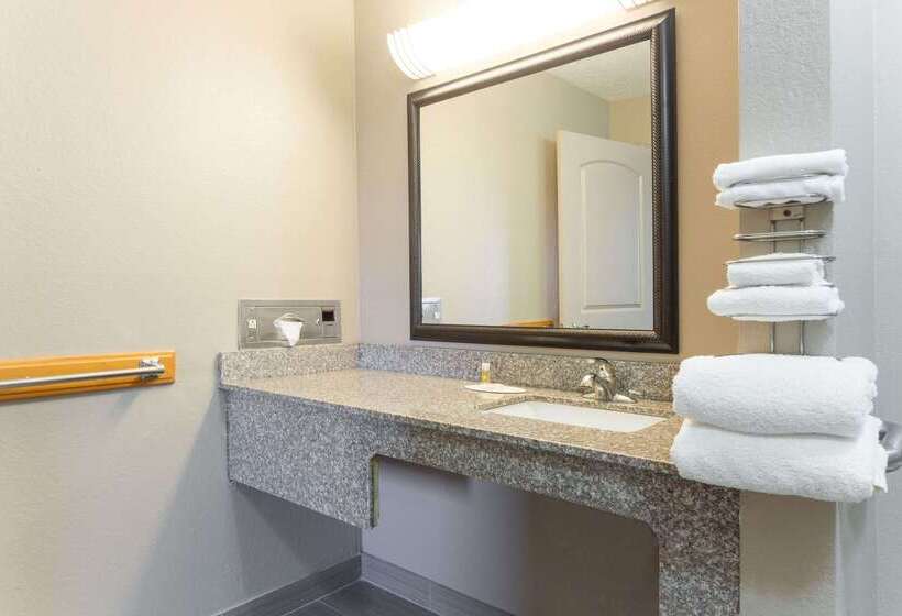 فندق Days Inn By Wyndham Forest