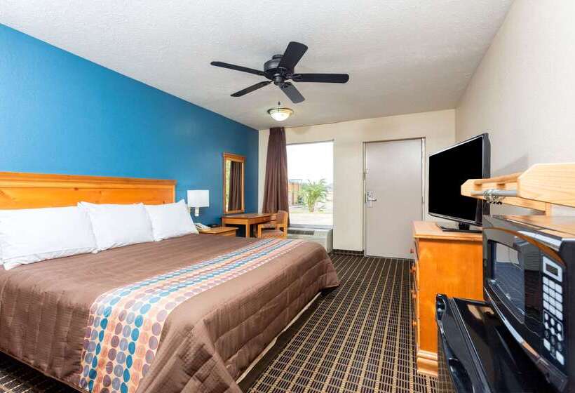 فندق Days Inn By Wyndham Forest