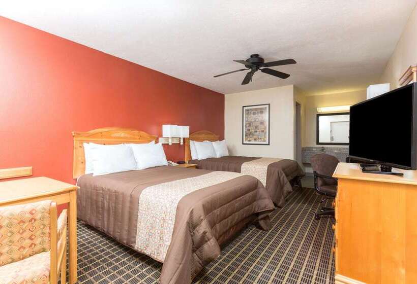 فندق Days Inn By Wyndham Forest