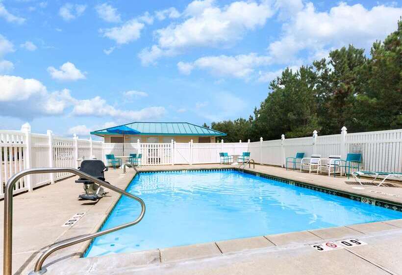 فندق Days Inn By Wyndham Forest