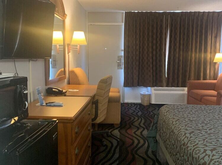 فندق Days Inn By Wyndham Fort Myers