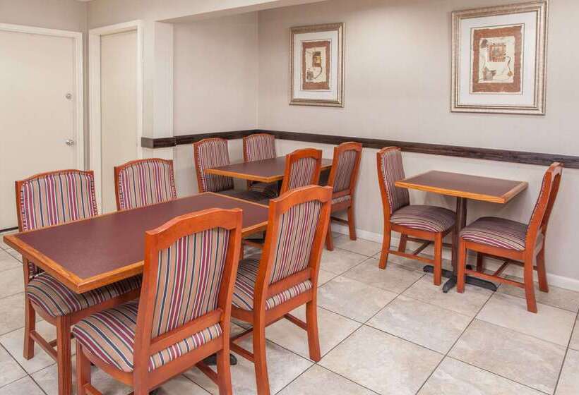هتل Days Inn By Wyndham Fort Wayne