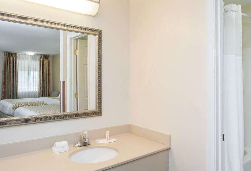 هتل Days Inn By Wyndham Fort Wayne