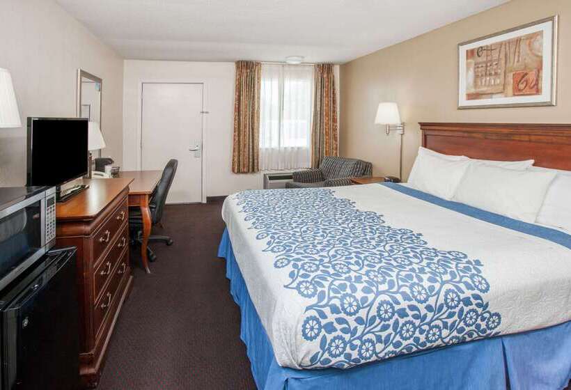 هتل Days Inn By Wyndham Fort Wayne