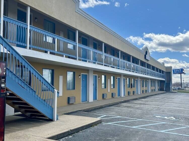 هتل Days Inn By Wyndham Fort Wayne