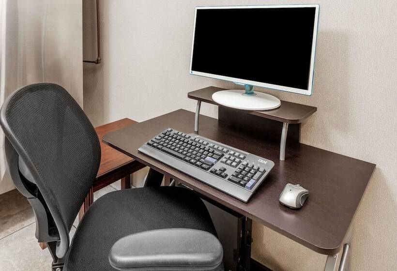 هتل Days Inn By Wyndham Fort Wayne