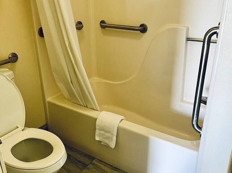 هتل Days Inn By Wyndham Fort Wayne