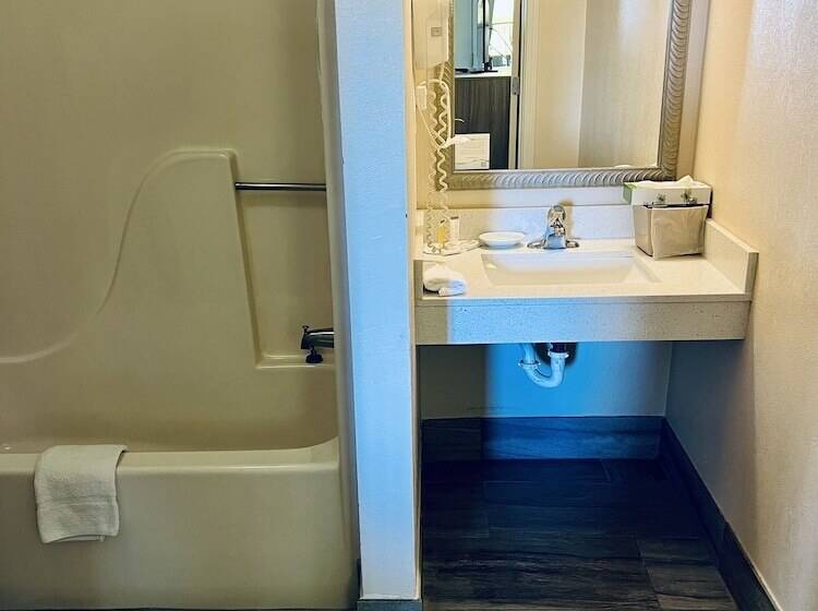 هتل Days Inn By Wyndham Fort Wayne