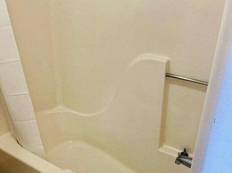 هتل Days Inn By Wyndham Fort Wayne