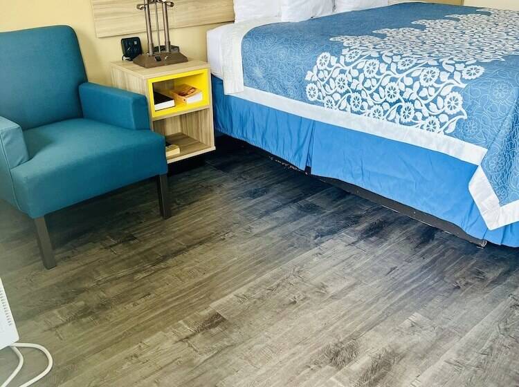 هتل Days Inn By Wyndham Fort Wayne