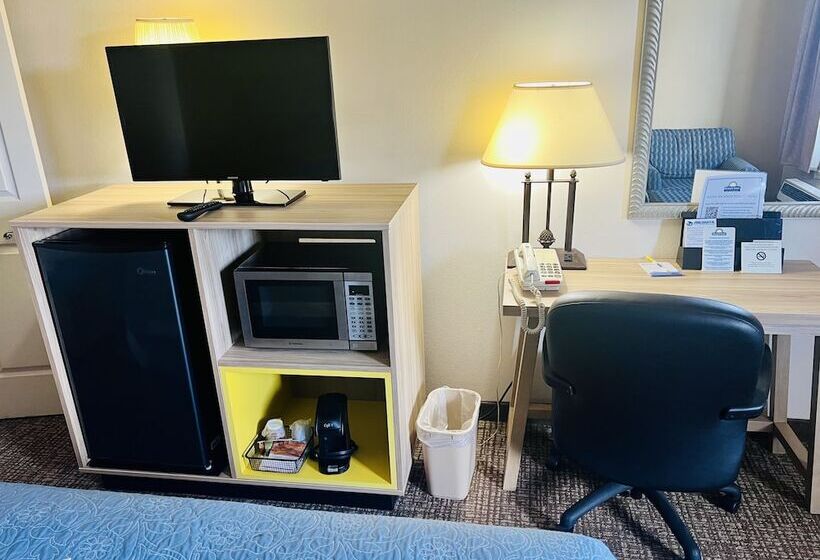 هتل Days Inn By Wyndham Fort Wayne