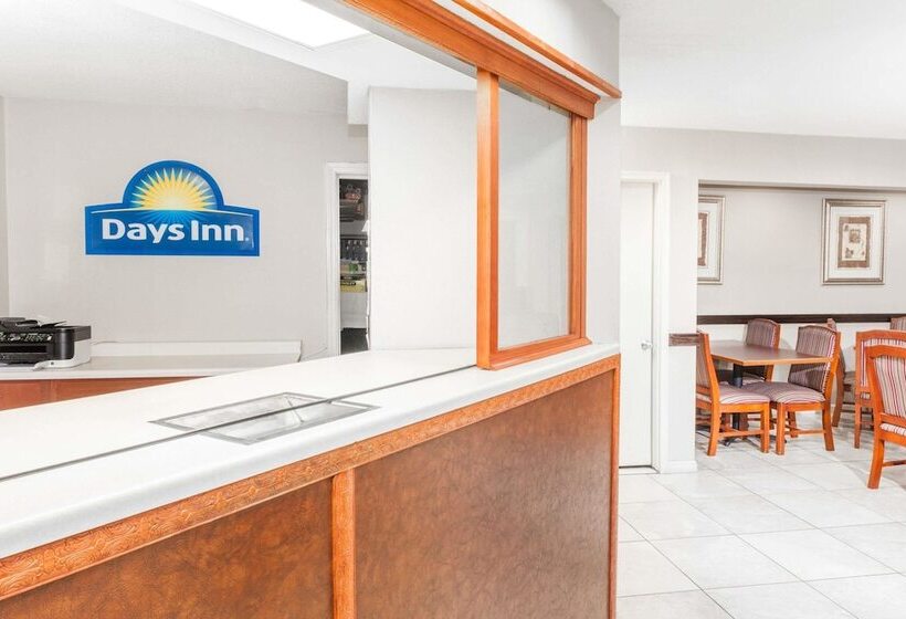هتل Days Inn By Wyndham Fort Wayne