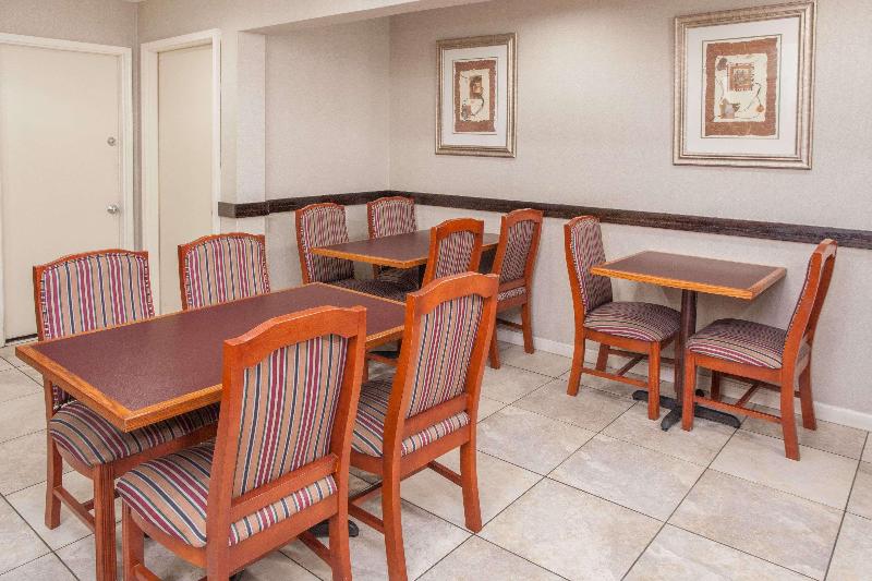 هتل Days Inn By Wyndham Fort Wayne