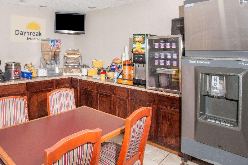 هتل Days Inn By Wyndham Fort Wayne