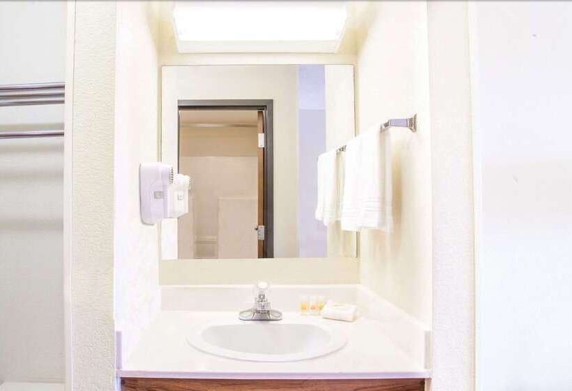 בית מלון כפרי Days Inn By Wyndham Glasgow