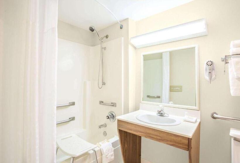 בית מלון כפרי Days Inn By Wyndham Glasgow