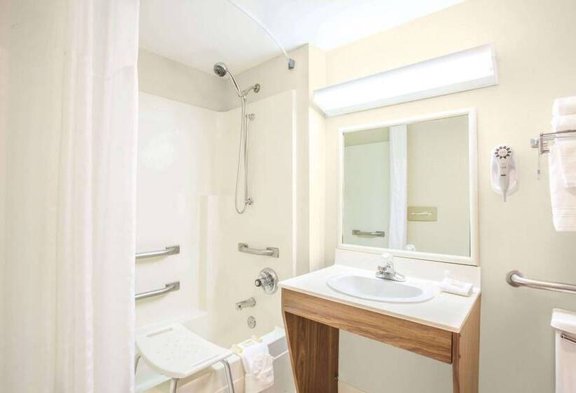 בית מלון כפרי Days Inn By Wyndham Glasgow