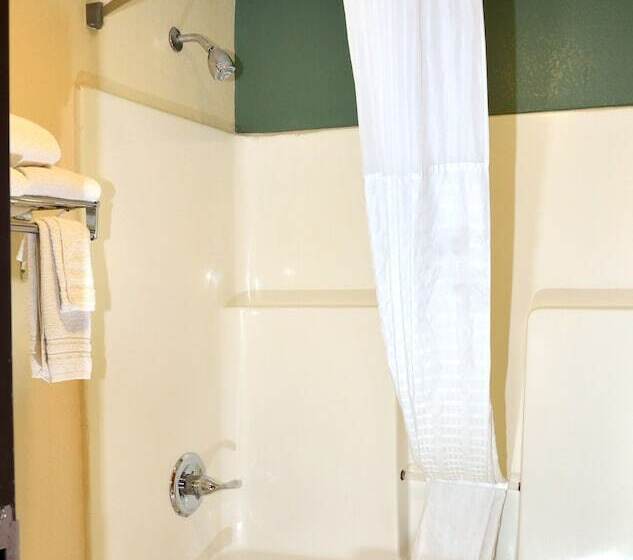 בית מלון כפרי Days Inn By Wyndham Glasgow